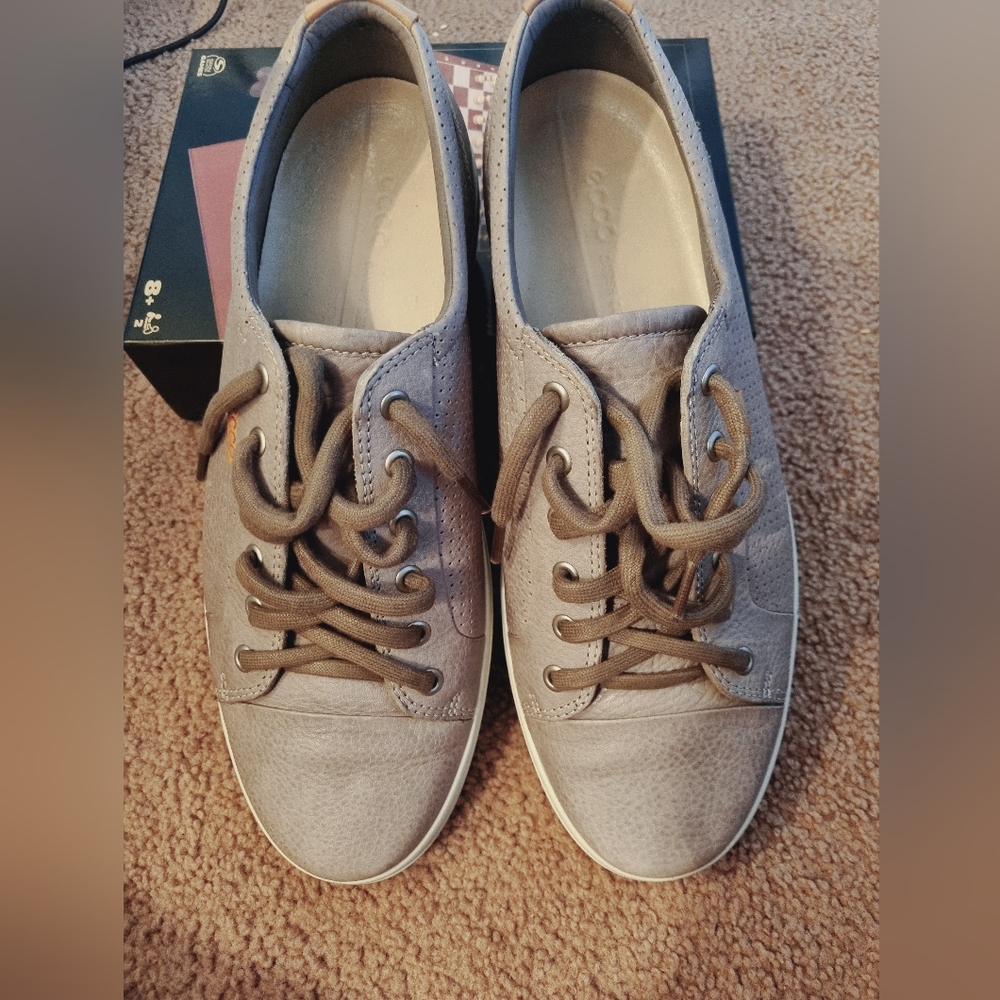 Ecco Sneakers